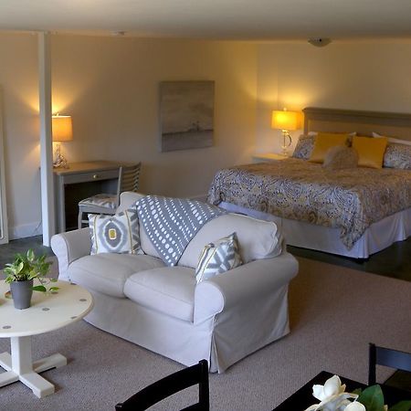 Collins House B And B Ganges Bagian luar foto