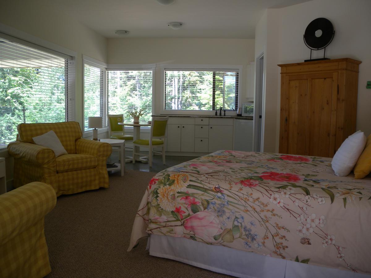 Collins House B And B Ganges Bagian luar foto