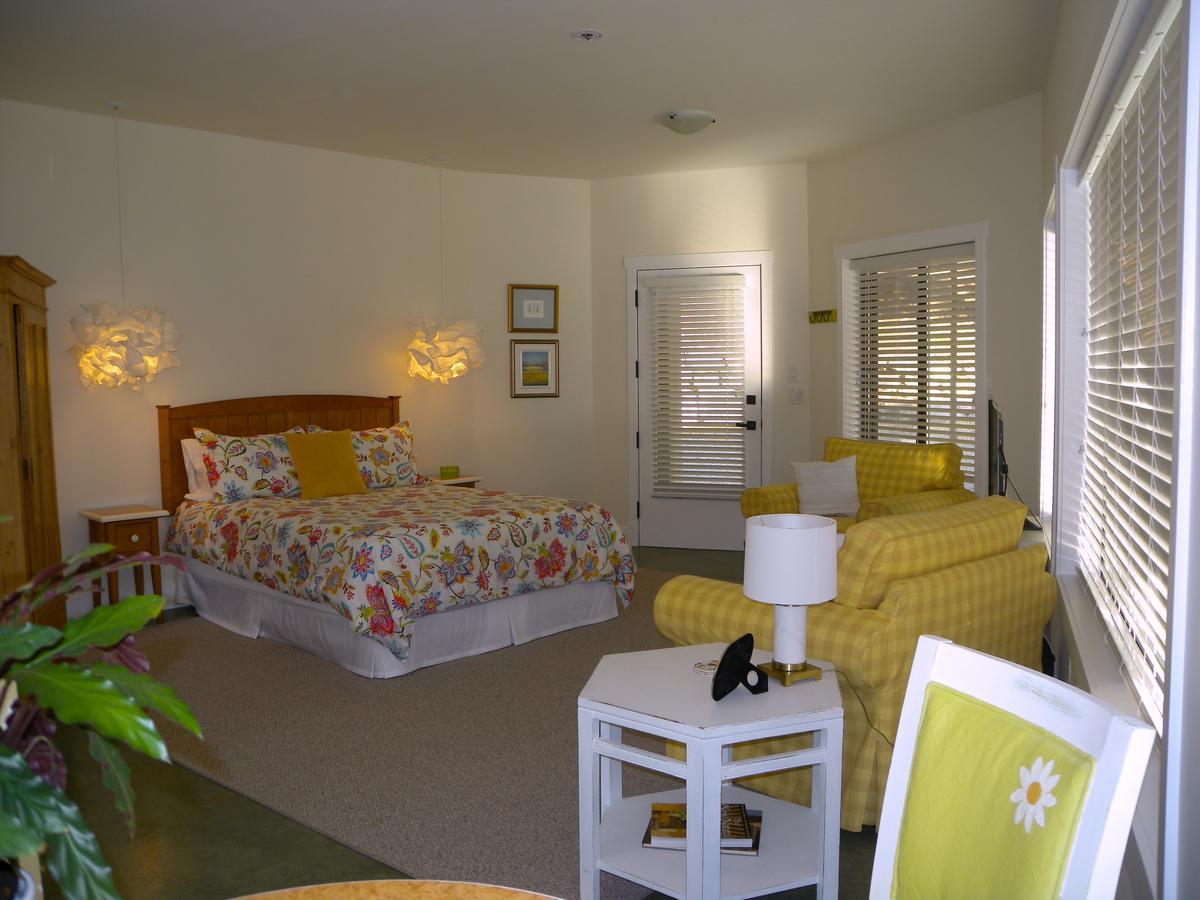 Collins House B And B Ganges Bagian luar foto
