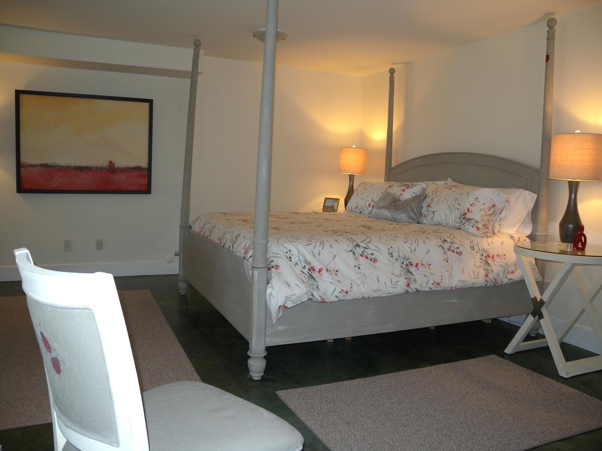 Collins House B And B Ganges Bagian luar foto