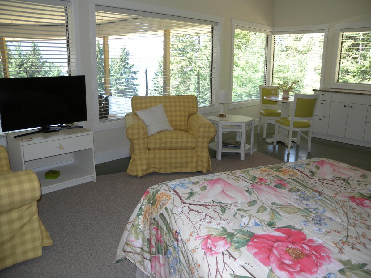 Collins House B And B Ganges Bagian luar foto